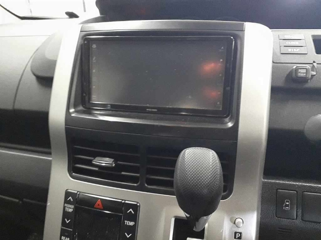 TOYOTA NOAH 2010