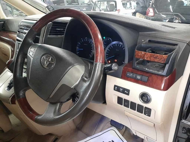 TOYOTA VELLFIRE 2008