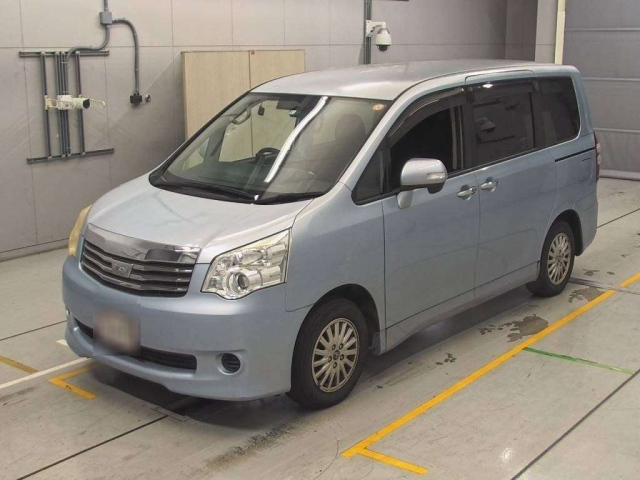 TOYOTA NOAH 2012