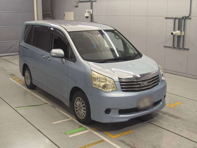 TOYOTA NOAH 2012