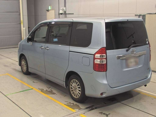 TOYOTA NOAH 2012