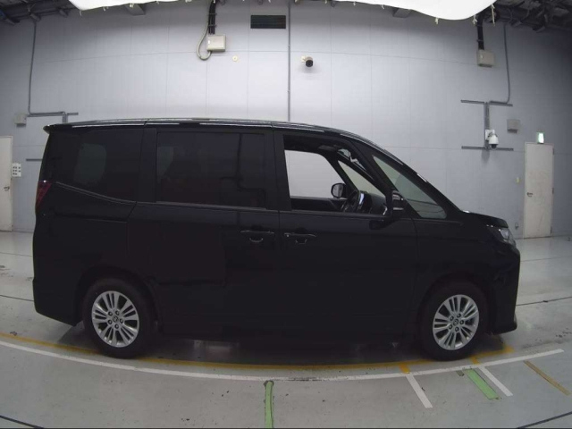 TOYOTA NOAH 2023