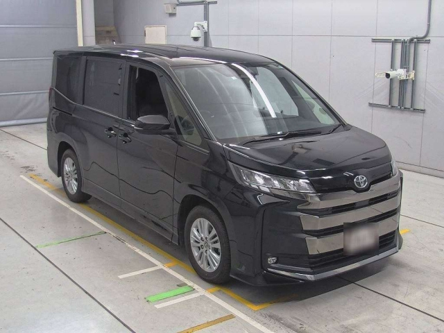 TOYOTA NOAH 2023