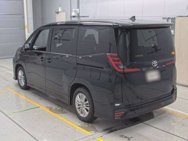 TOYOTA NOAH 2023