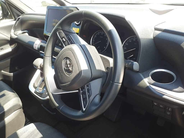 TOYOTA NOAH 2023