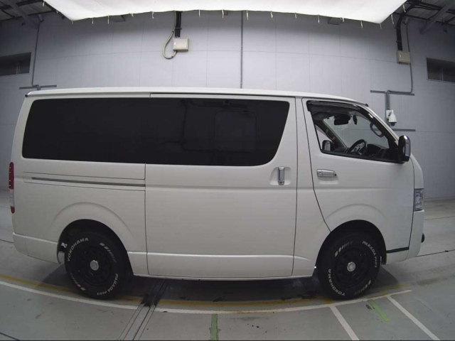 TOYOTA HIACE VAN 2021