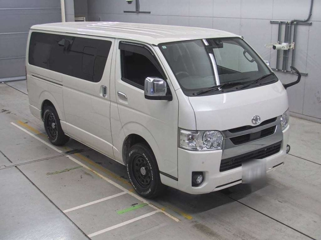 TOYOTA HIACE VAN 2021