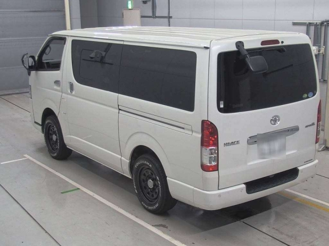 TOYOTA HIACE VAN 2021