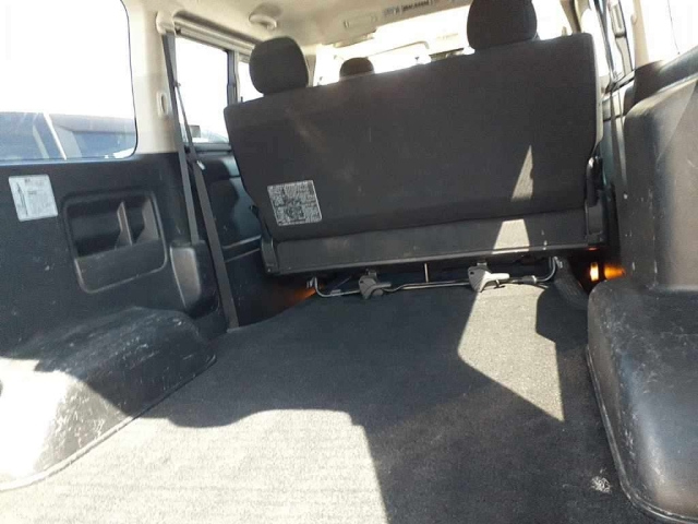 TOYOTA HIACE VAN 2021