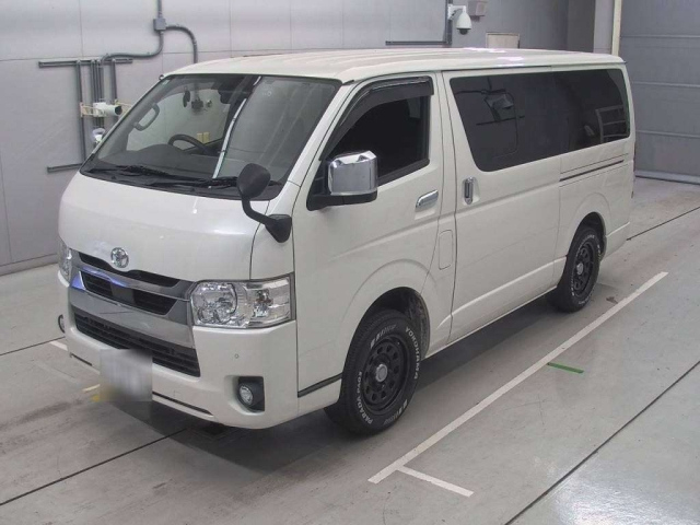 TOYOTA HIACE VAN 2021