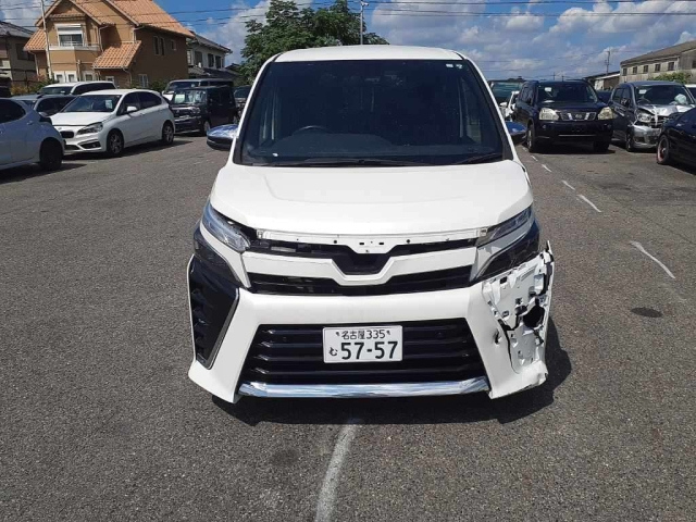 TOYOTA VOXY 2021