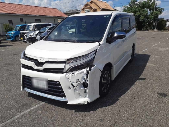 TOYOTA VOXY 2021