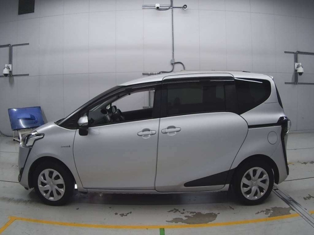 TOYOTA SIENTA 2016