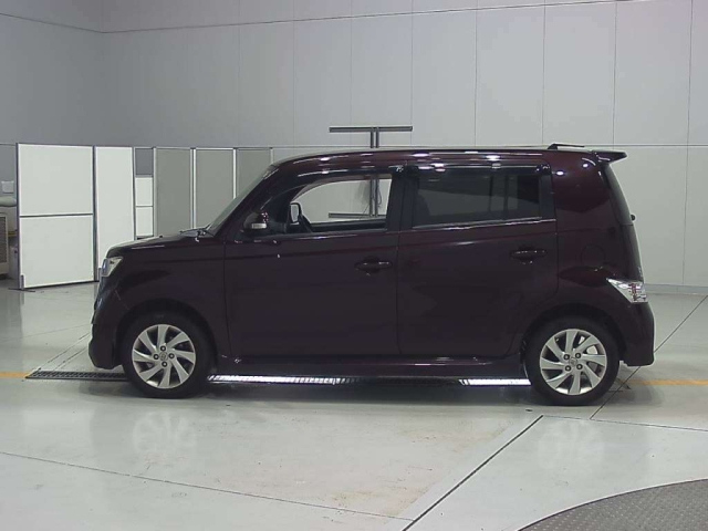 TOYOTA BB 2012