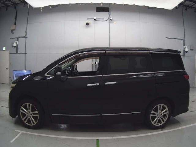 NISSAN ELGRAND 2010