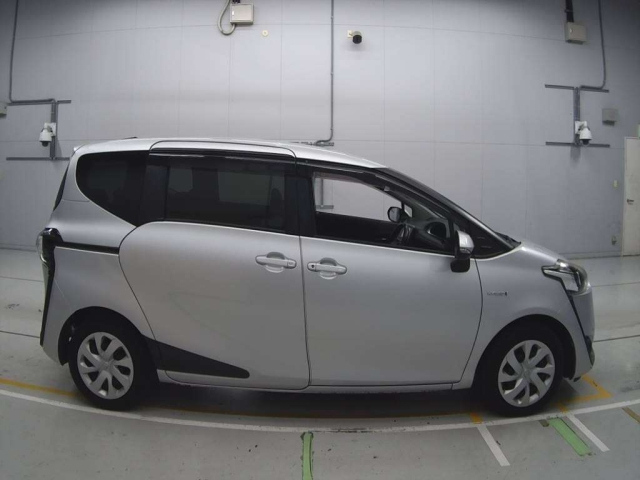 TOYOTA SIENTA 2016