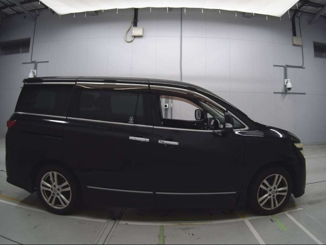 NISSAN ELGRAND 2010