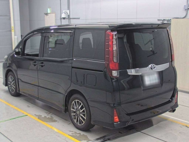 TOYOTA NOAH 2015