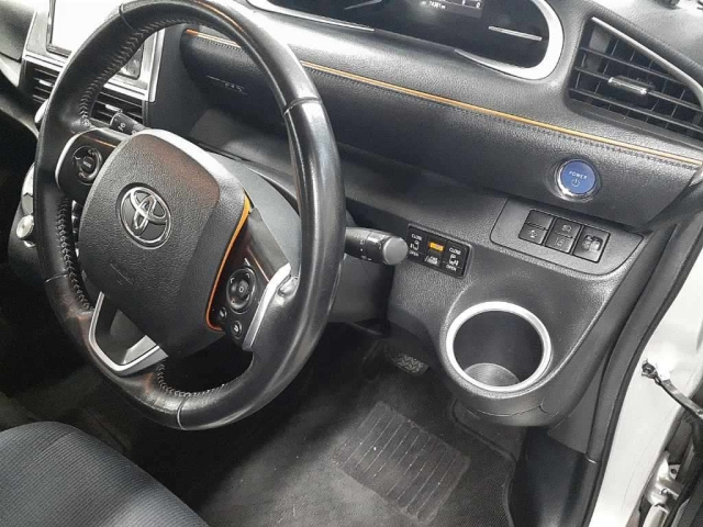 TOYOTA SIENTA 2016