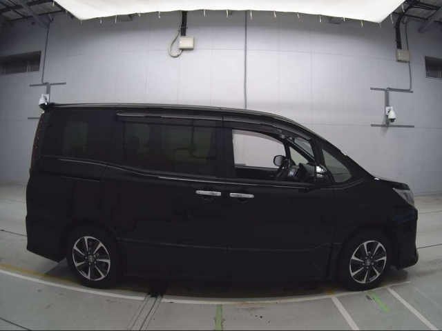 TOYOTA NOAH 2021