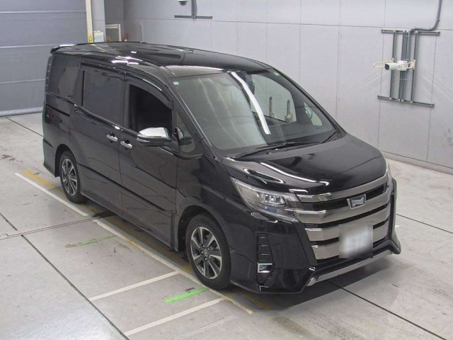 TOYOTA NOAH 2021