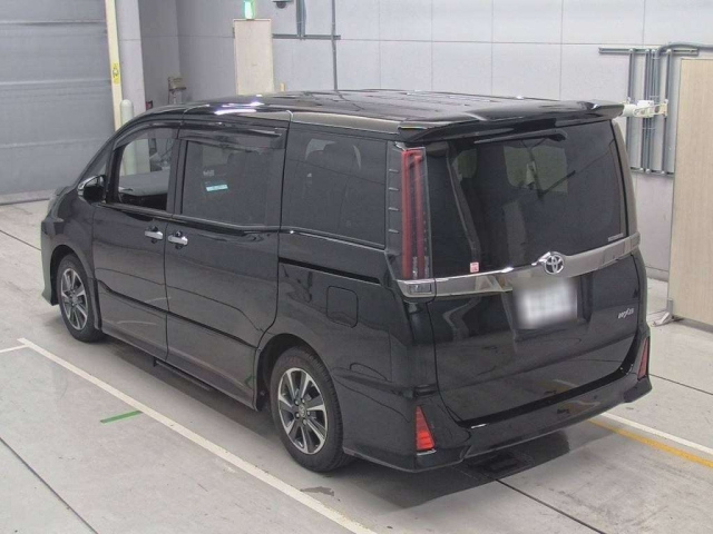 TOYOTA NOAH 2021