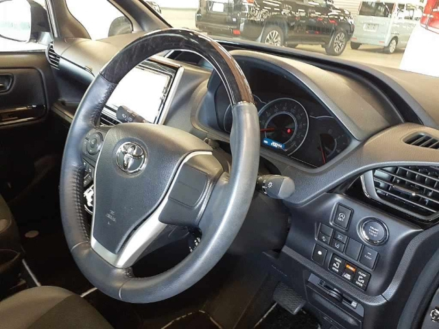 TOYOTA NOAH 2021