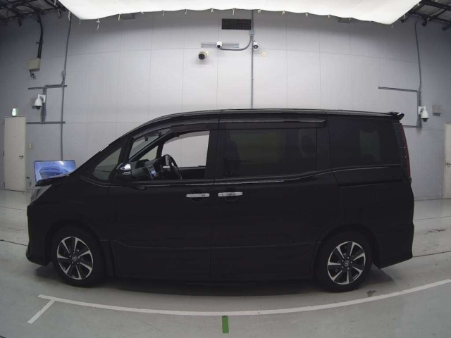 TOYOTA NOAH 2021
