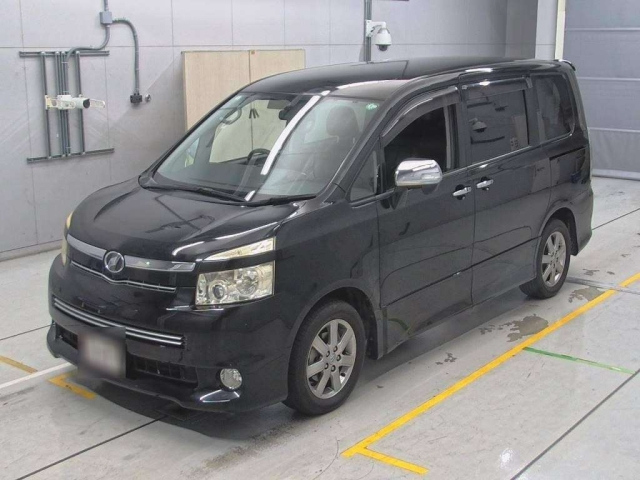 TOYOTA VOXY 2009