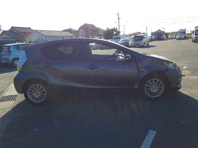 TOYOTA AQUA 2013