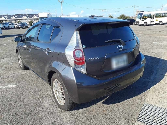 TOYOTA AQUA 2013