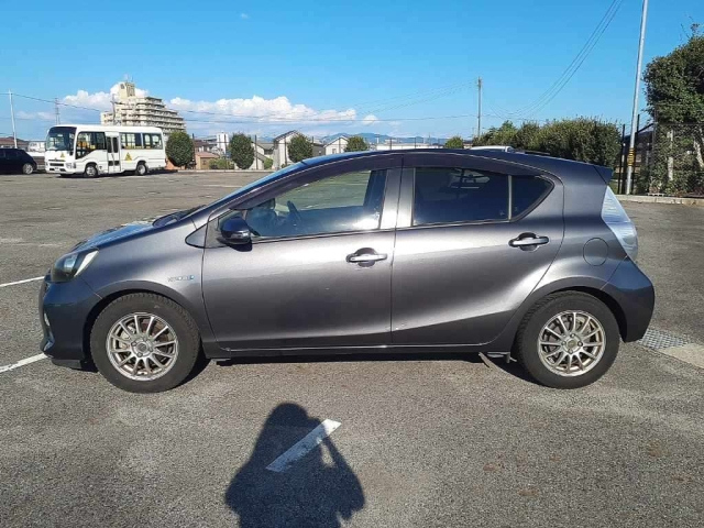 TOYOTA AQUA 2013