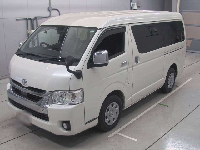 TOYOTA HIACE 2022