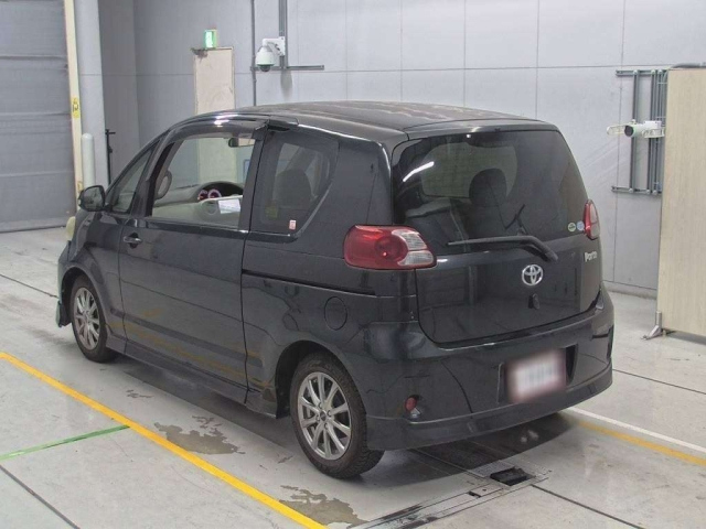 TOYOTA PORTE 2010