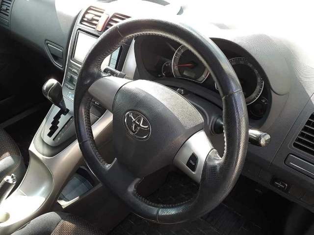 TOYOTA AURIS 2010