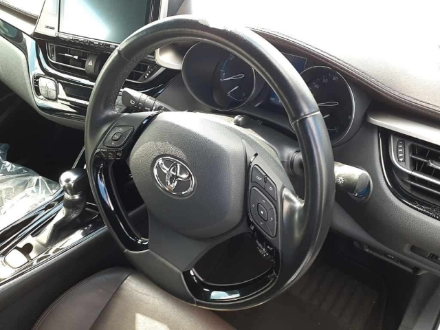 TOYOTA C-HR 2017