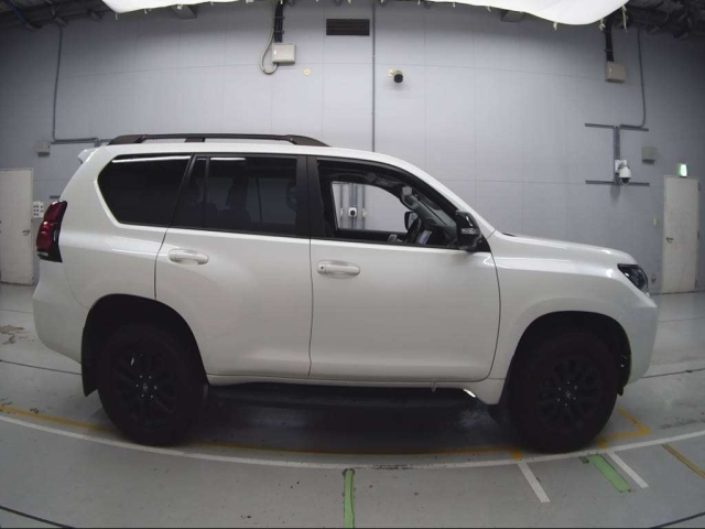 TOYOTA LAND CRUISER PRADO 2022