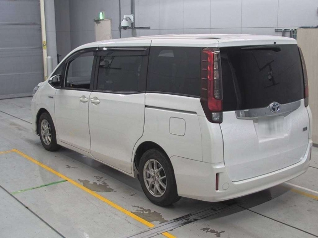 TOYOTA NOAH 2016