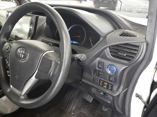 TOYOTA NOAH 2016