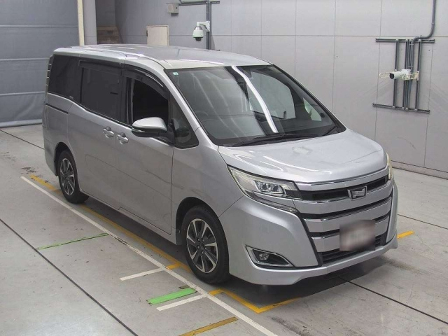 TOYOTA NOAH 2018