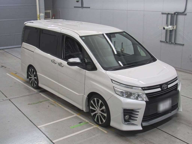 TOYOTA VOXY 2015