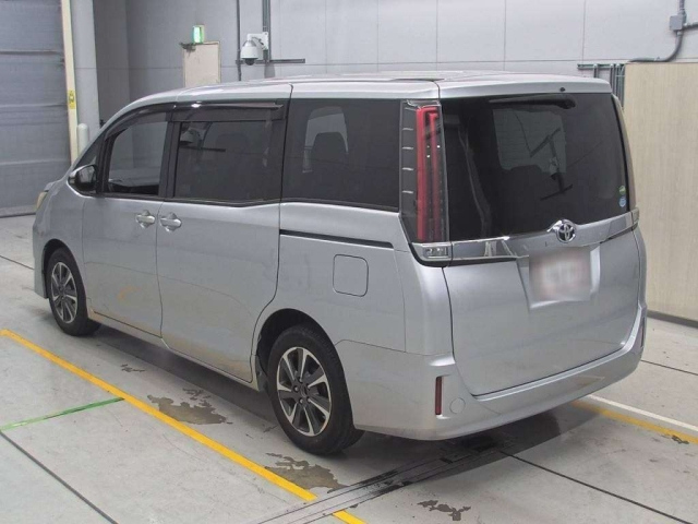 TOYOTA NOAH 2018