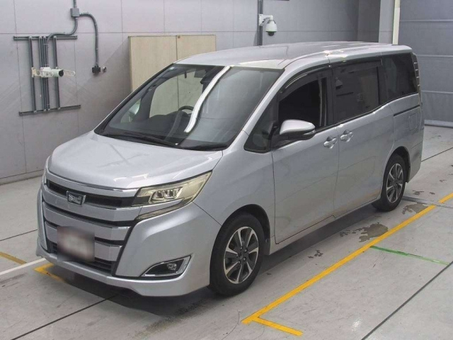 TOYOTA NOAH 2018