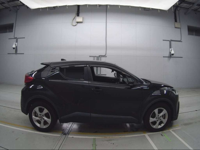 TOYOTA C-HR 2017