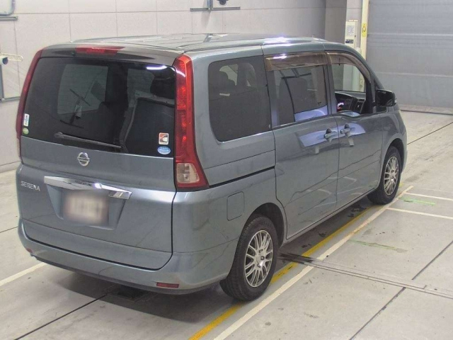NISSAN SERENA 2010