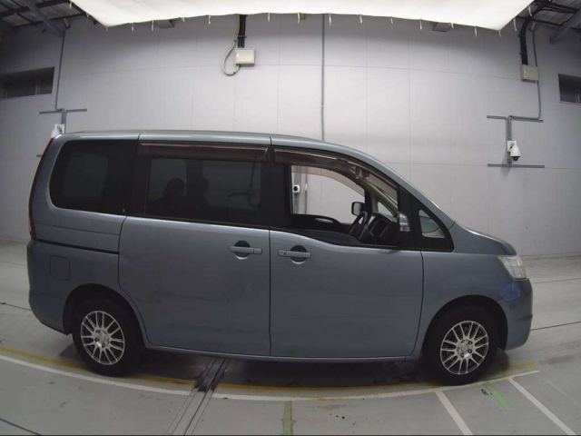 NISSAN SERENA 2010