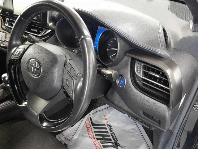 TOYOTA C-HR 2017