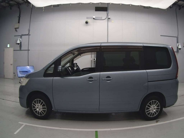 NISSAN SERENA 2010