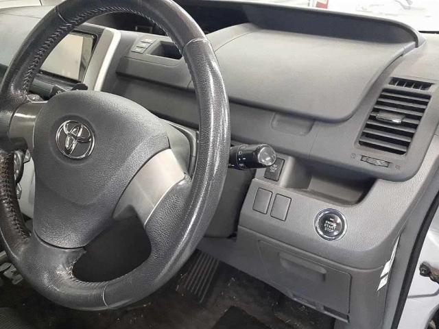 TOYOTA VOXY 2008