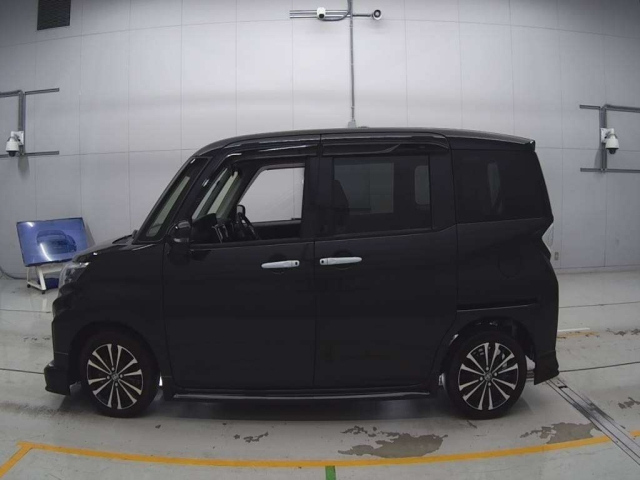 TOYOTA ROOMY 2023